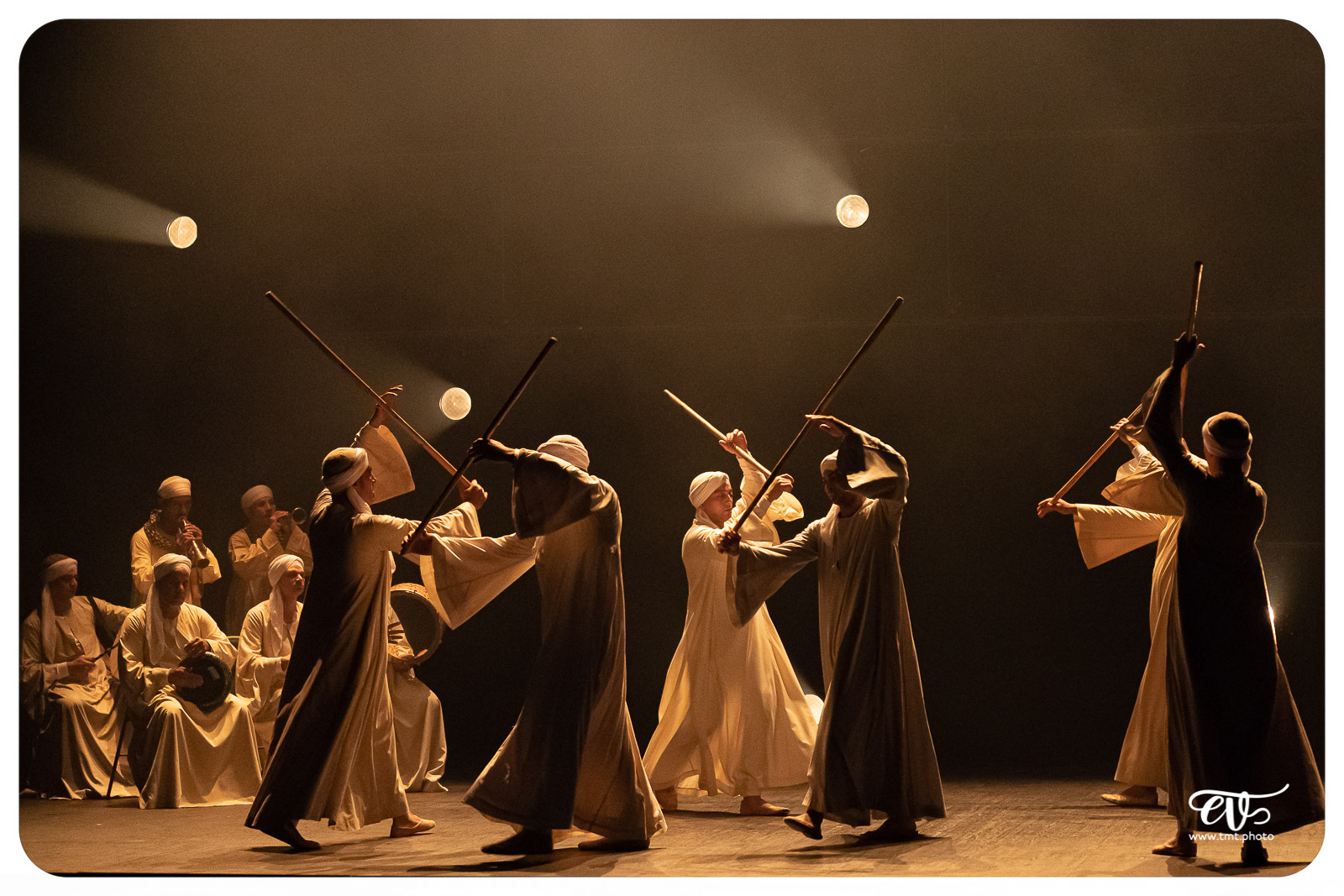 DANS LE CERCLE DES HOMMES DU NIL - CENTRE MEDHAT FAWZY DE MALLAW